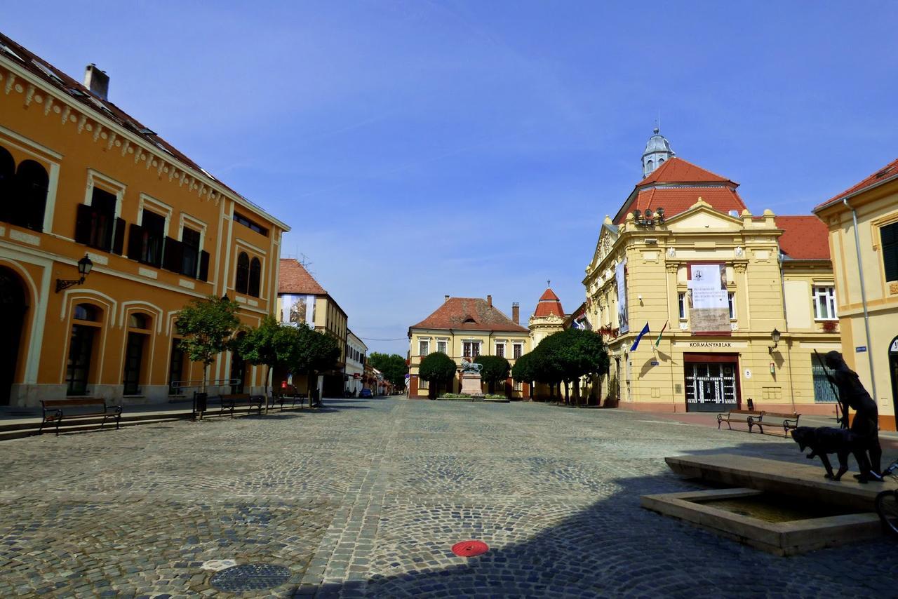 Hotel Oroszlán Szigetvár Esterno foto