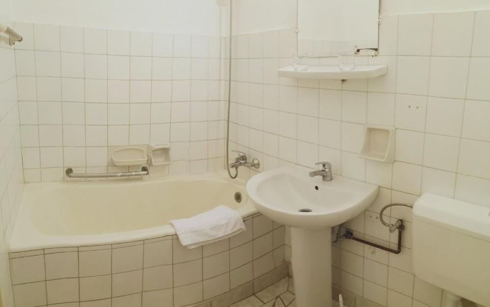 Hotel Oroszlán Szigetvár Esterno foto